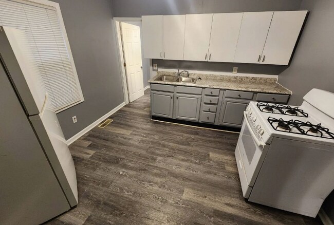 Foto del edificio - 15786 Mandalay Ave