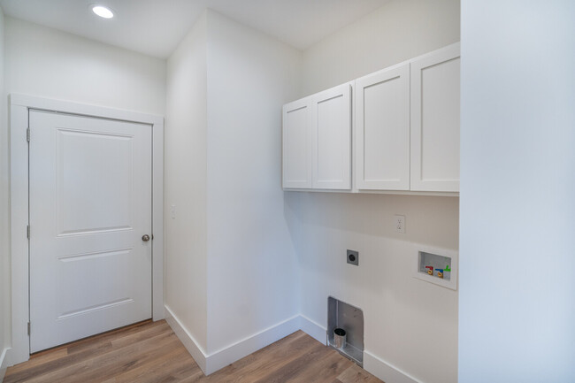 Building Photo - 276 Middlebrook Ln