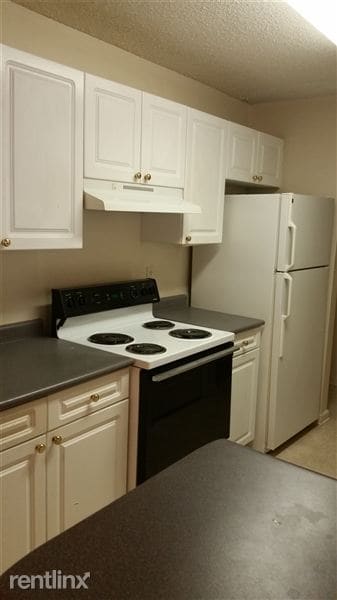 Building Photo - 429 Plaza Dr