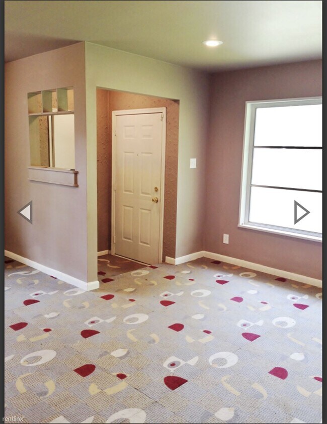 Building Photo - 3 br, 2 bath House - 933 Canterbury Dr