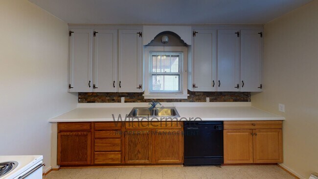 Building Photo - 940 S 3rd Ave