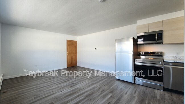 Foto del edificio - 1211-11 1/2 11 1/2 St N