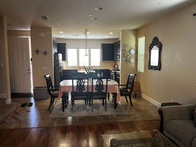 Building Photo - Great 4 Bedroom, 3 Bathroom 2100 sqft. Folsom Home for Lease