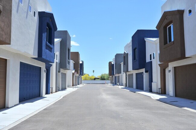 Foto del edificio - 1218 E Blacklidge Dr