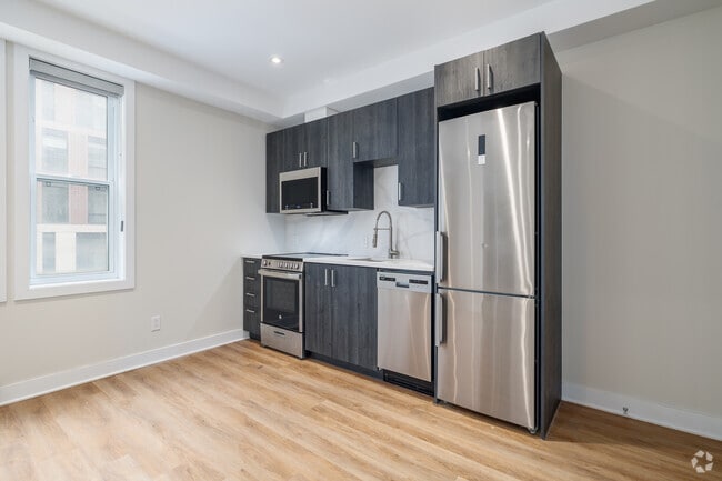 2BR, 1BA - 575SF - Kitchen - Saint-Marc
