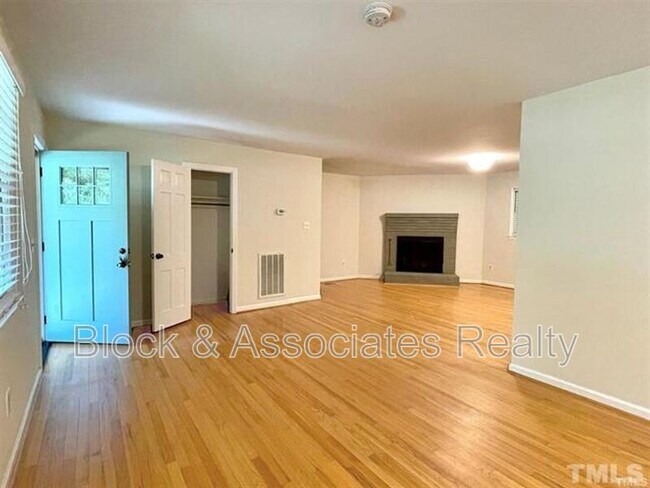 Building Photo - 2409 Sparwood Dr