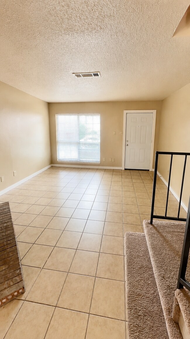 Sala de estar - 641 Carriagehouse Ln