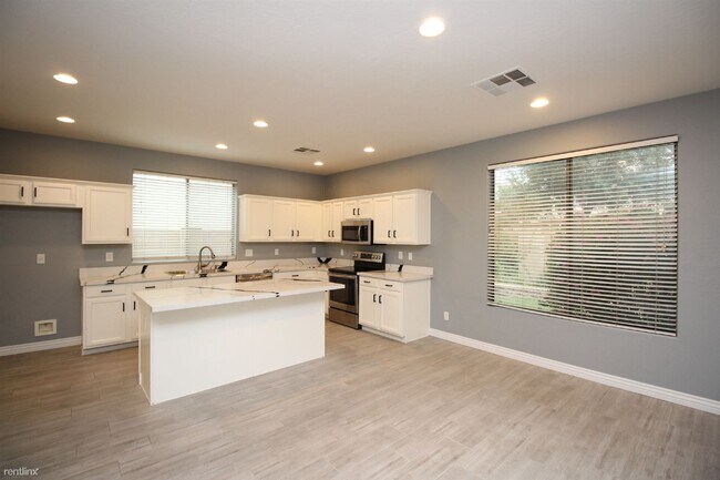 Building Photo - 4 br, 2.5 bath House - 3118 South Southwin...