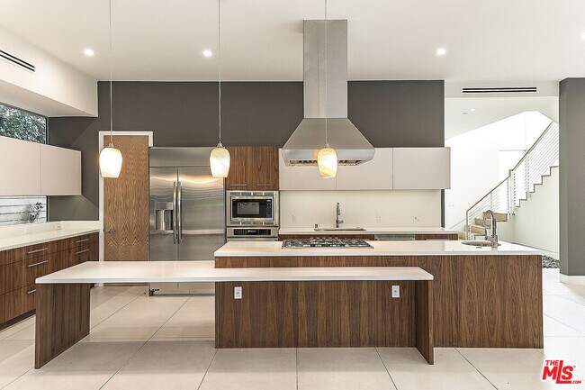 Foto del edificio - 16540 Moorpark St