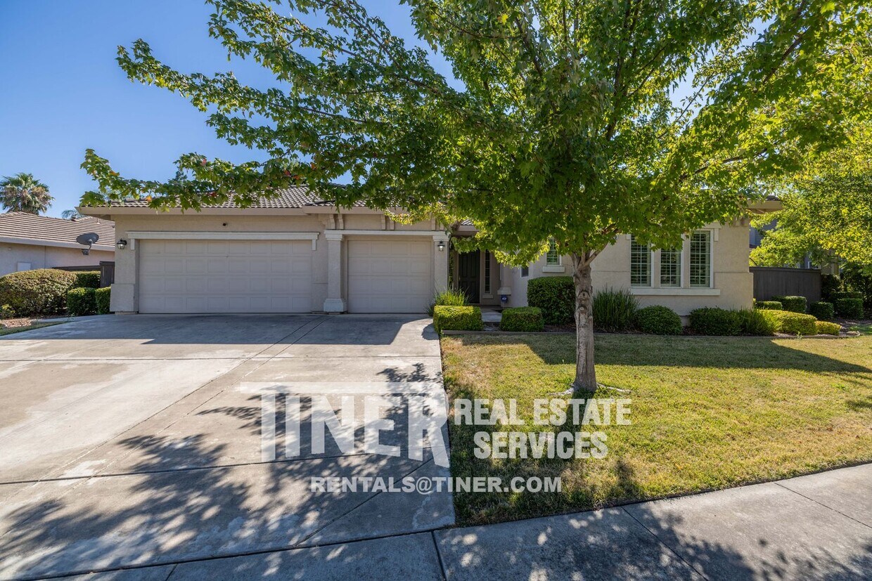 Primary Photo - Stunning 4 bedroom Natomas home