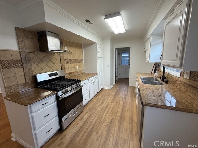 Building Photo - 1818 Deserta Dr