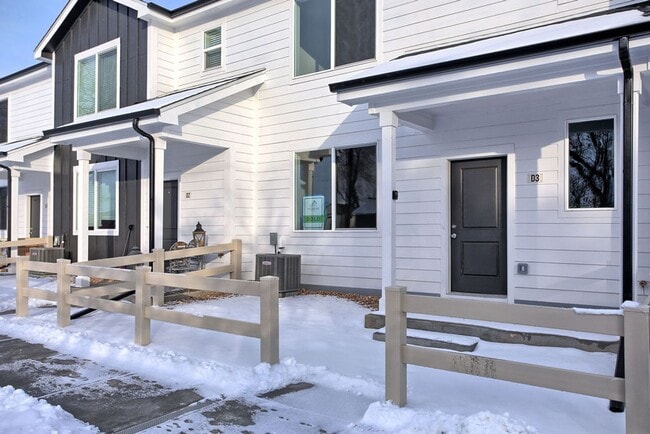 Foto del edificio - Beautiful Townhome For Lease