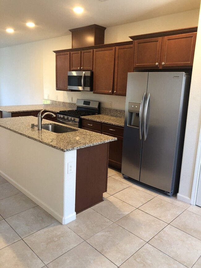 Building Photo - 3223 Sterling Ridge Cir