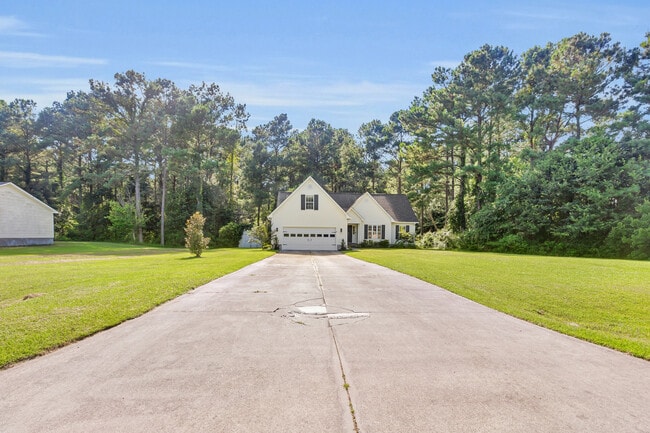 Building Photo - 231 Bishop Dr