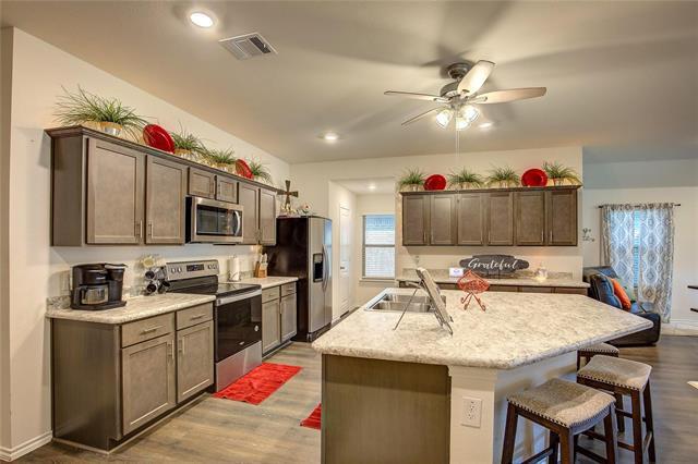 Foto del edificio - 1004 Basswood Ln