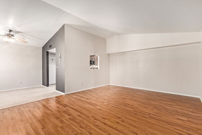Foto del edificio - Beautifully upgraded 2 Bedroom/2 Bath Home...