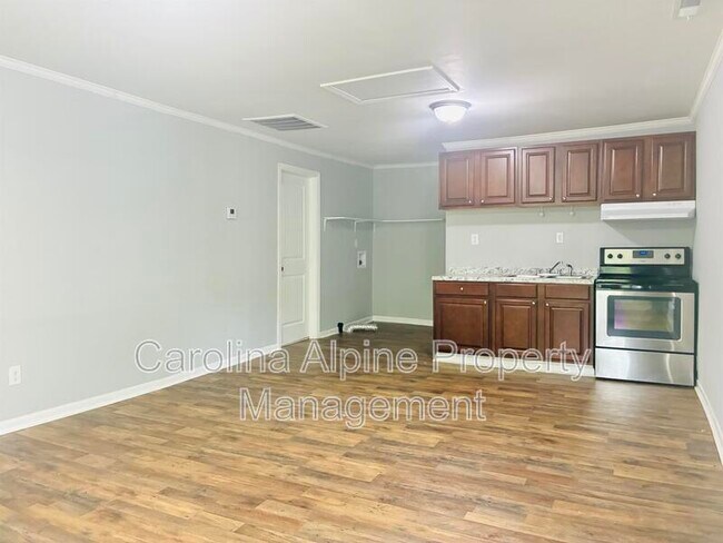 Building Photo - 409 Orange St