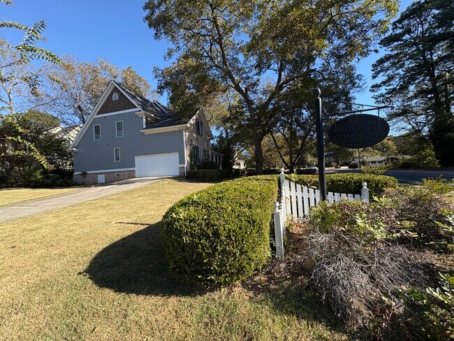 Foto del edificio - 1736 Brockett Rd