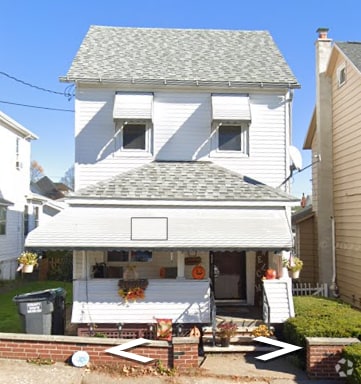 Building Photo - 521 Cedar St