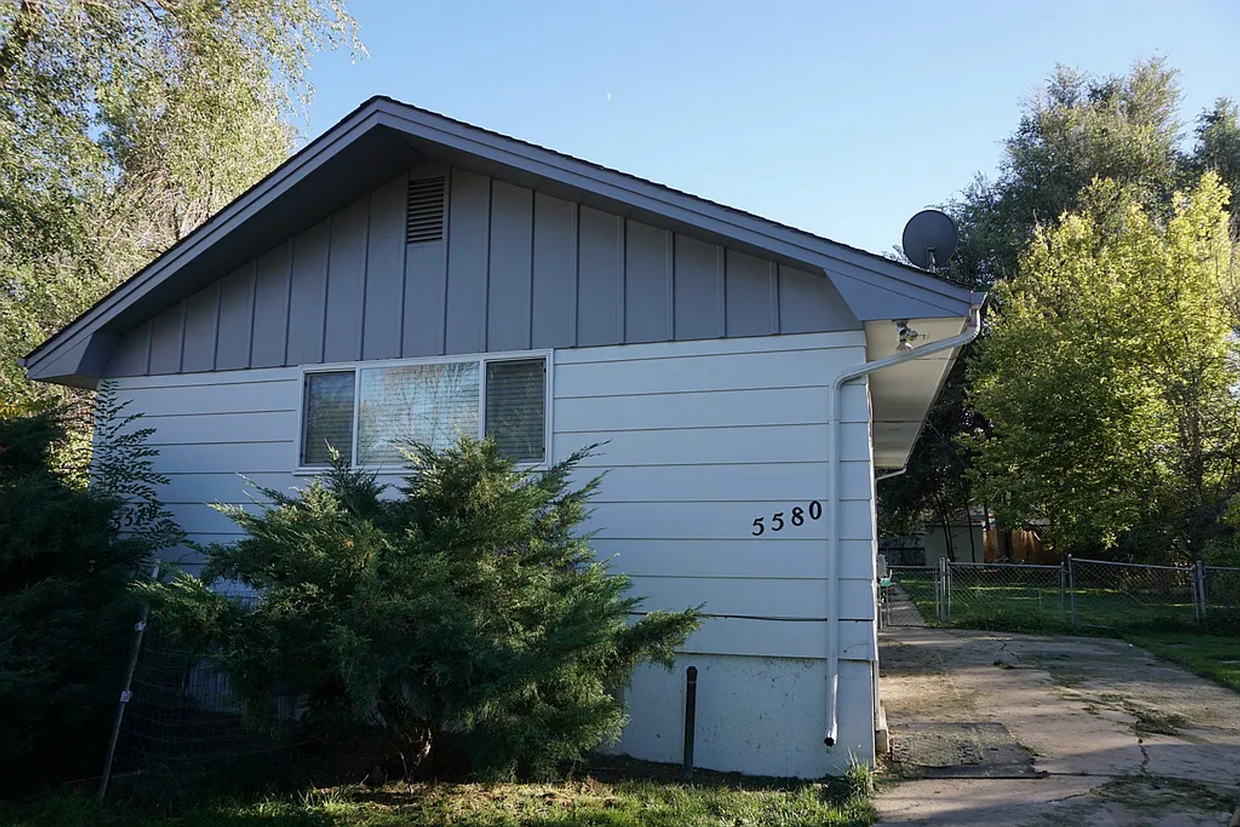 Primary Photo - Duplex