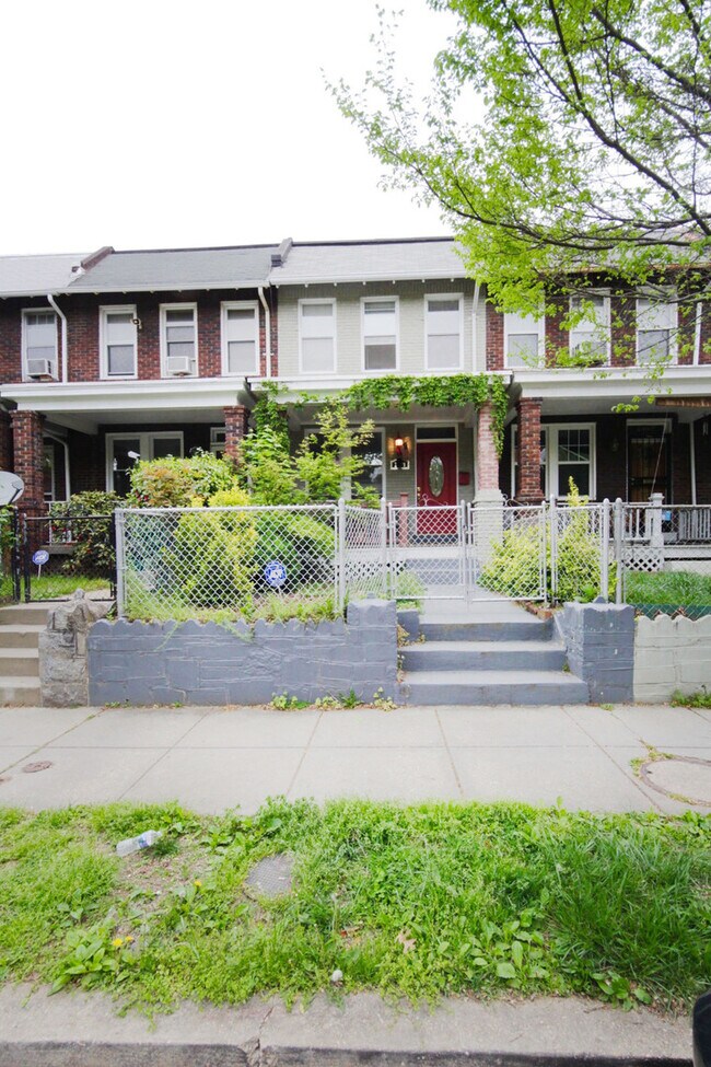 Foto del edificio - "Practically Perfect"  Brookland 3 Bedroom 2 Bath home OPEN 6/24 12:30-1:30