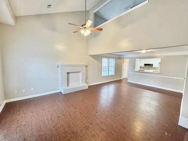 Building Photo - 5825 Plum Valley Dr