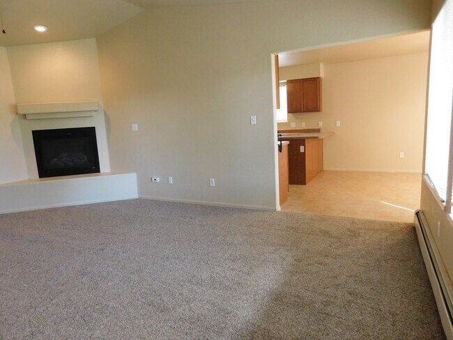 Building Photo - TWO WEEKS FREE RENT!