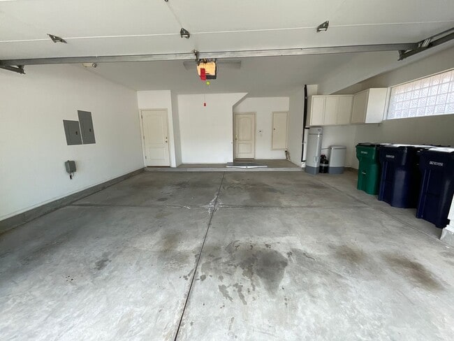Building Photo - 12335 Shorehan Ct