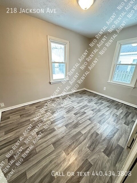 Foto del edificio - 218 Jackson Ave