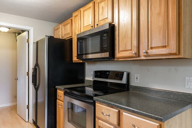 Building Photo - 3406 Avon Ct
