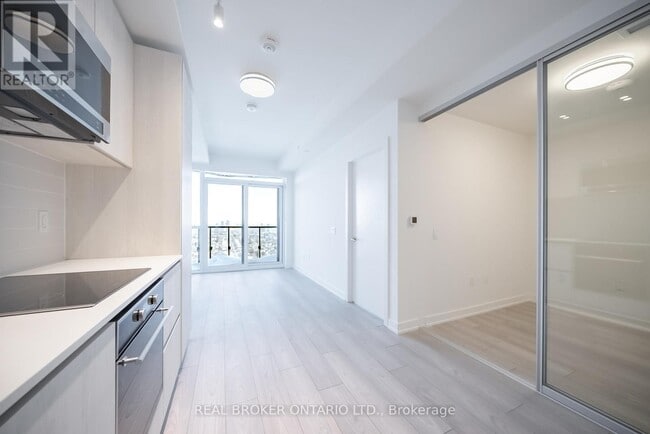 Photo du bâtiment - 110 Broadway Ave