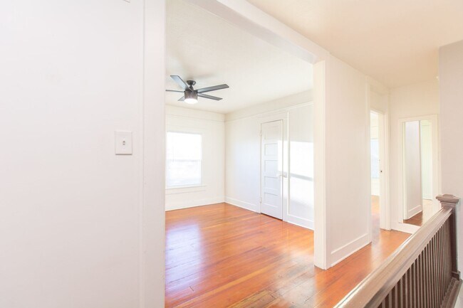 Foto del edificio - Charming 1-Bed/1-Bath Corner Unit One Block from the Heart of Barrio Logan!