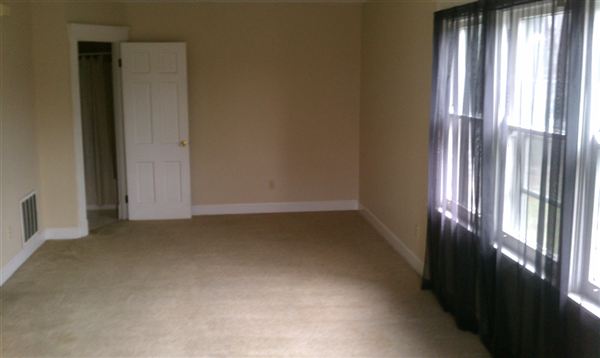 Building Photo - 2332 Beechmont Ave