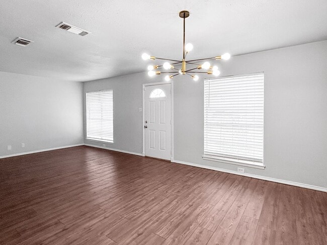 Photo - Convenient South SA Location—3BR with W/D Included House