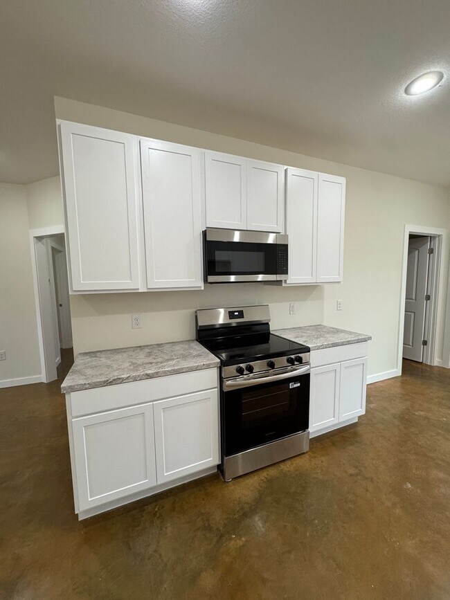 Building Photo - Brand New 2 Bed / 2 Bath In Trumann Available Now!