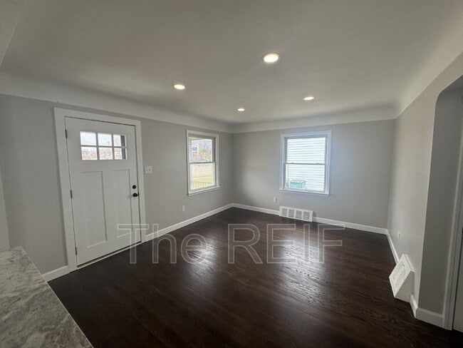 Foto del edificio - 3324 Greenfield Rd