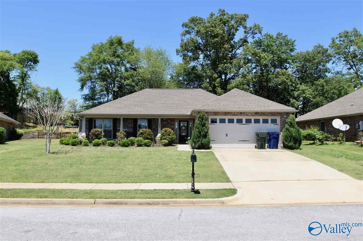 Primary Photo - 123 Autumn Haven Ln