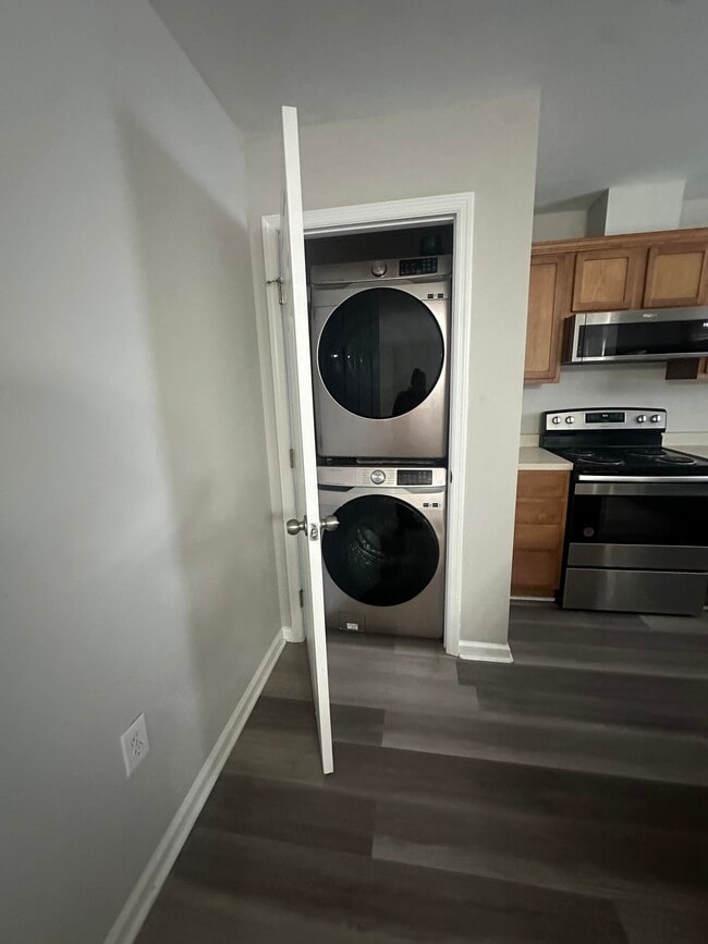 Building Photo - 1216 Superior Pointe Pl