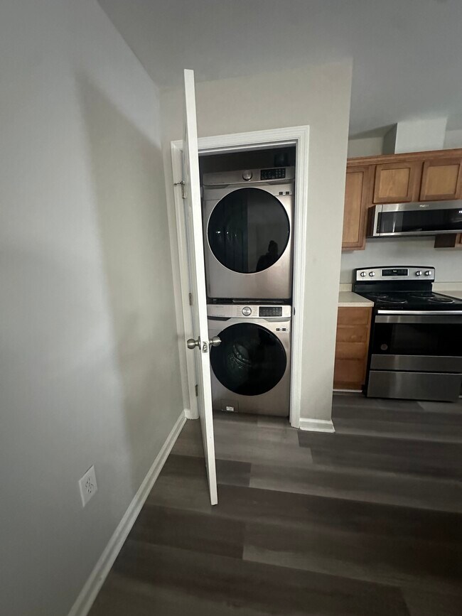 Foto del edificio - 1216 Superior Pointe Pl