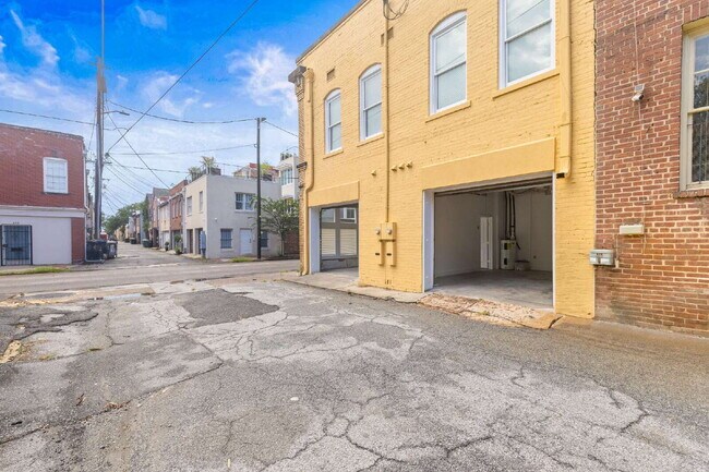 Building Photo - Upscale Historic 3BR/2BA Condo with Rare Garage Parking in the Heart of Downtown Savannah
