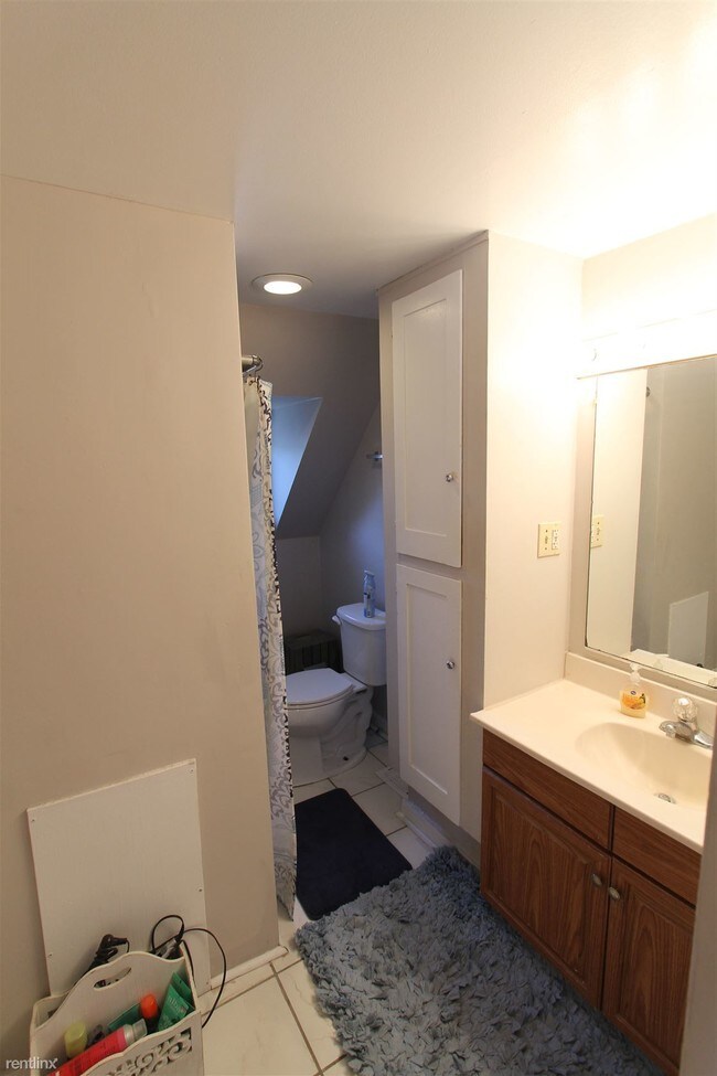 Foto del edificio - 4 br, 1 bath Duplex - 1325 Packard St #2