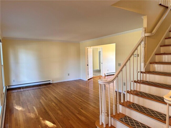 Building Photo - 10 Bluegrass Dr