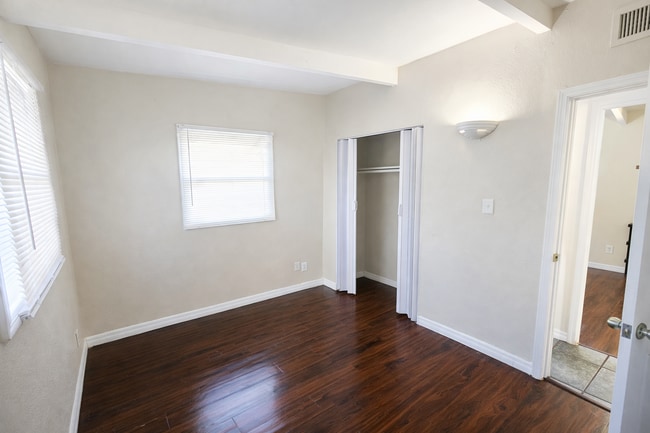 Foto del edificio - Refreshed and Beautiful 3/1 Move In Ready NOW!