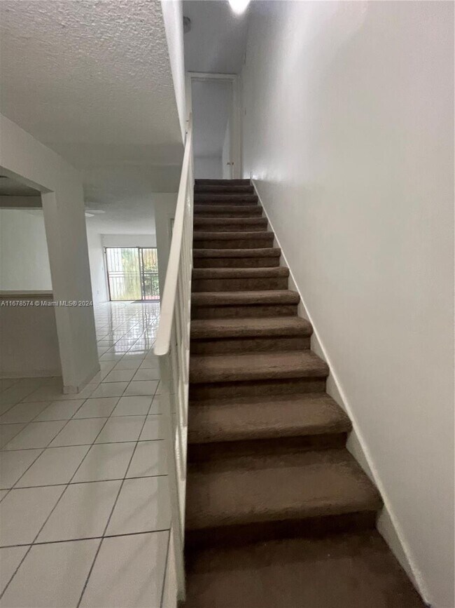 Foto del edificio - 30 NW 87th Ave