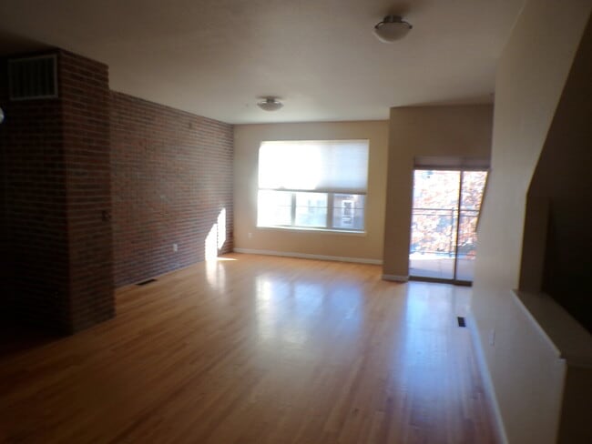 Building Photo - Belmar Townhome - 3 Bedroom, 3 Bathroom (70Vi)
