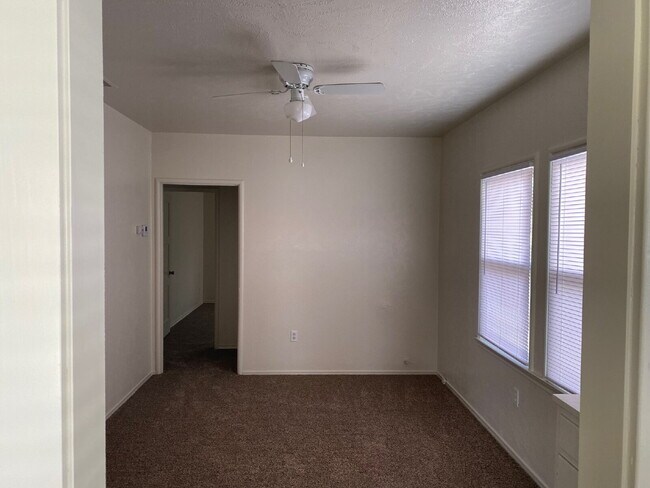 Foto del edificio - Charming 2-Bedroom, 1-Bath Home with Modern Updates on a Spacious Lot