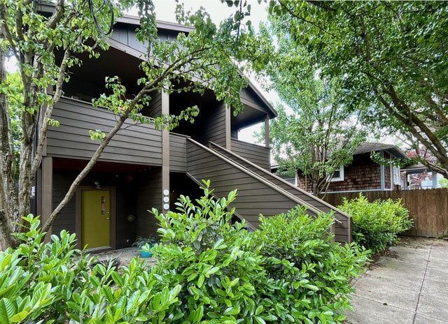 Building Photo - 348 N Ivy St