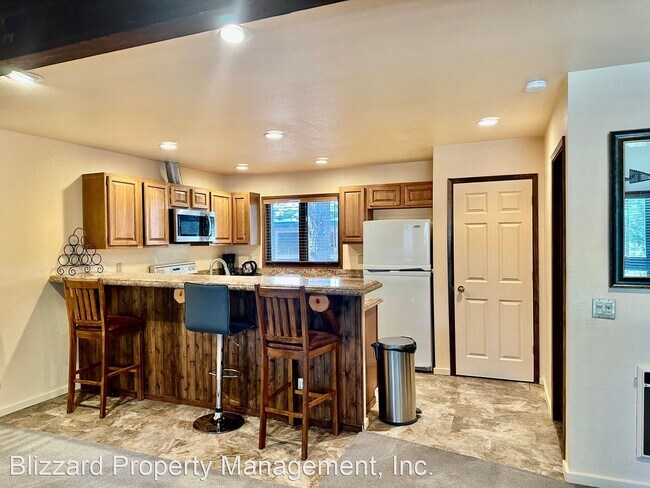 Building Photo - 2 br, 3 bath House - 484 Manzanita Rd # 18