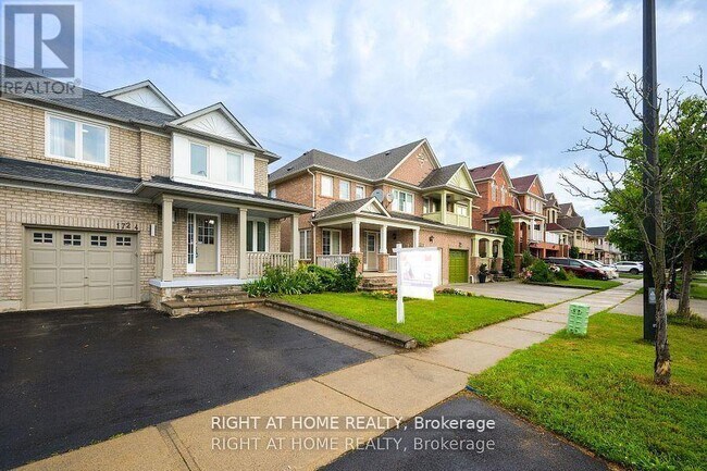 Photo du bâtiment - 1724 Samuelson Cir