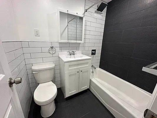 Foto del edificio - 2 bedroom in BRONX NY 10467